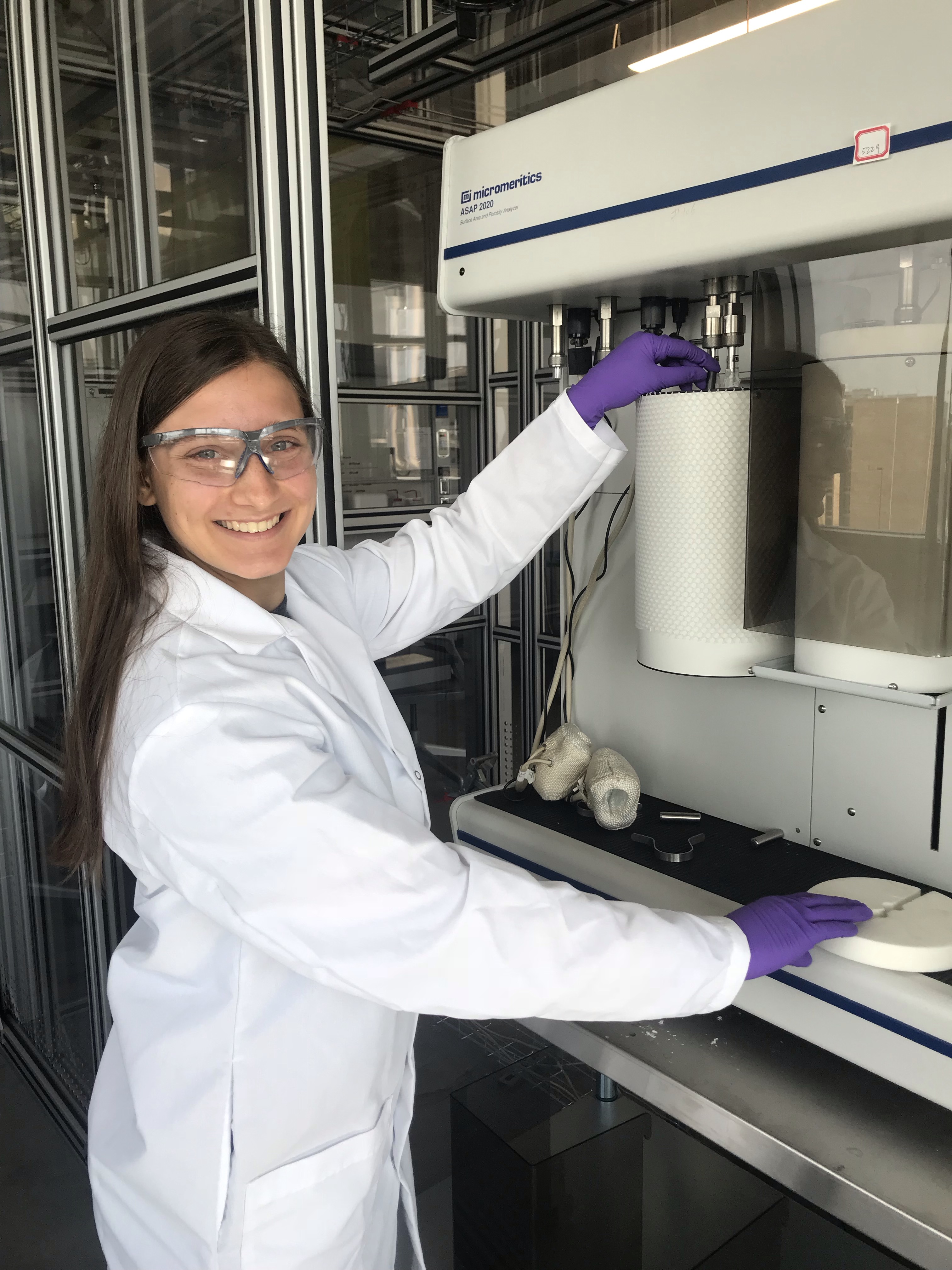 Undergraduate student Sierra S. using the surface area analyzer