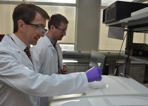 Dr. Alan Allgeier (left) and Phd student Simon Velasquez (right) running experiments in the lab.